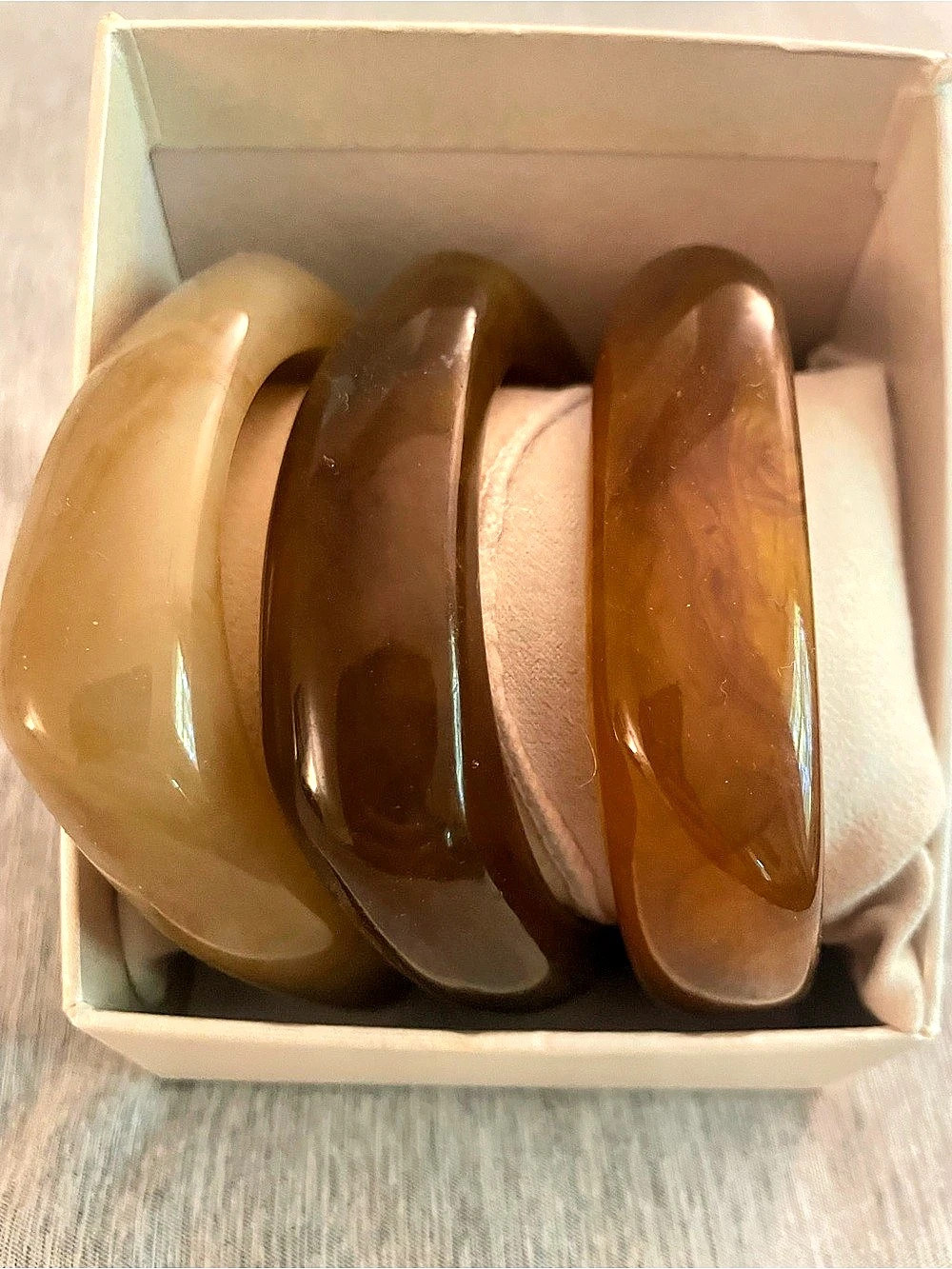 Neutral Tone Bracelet Set Like New